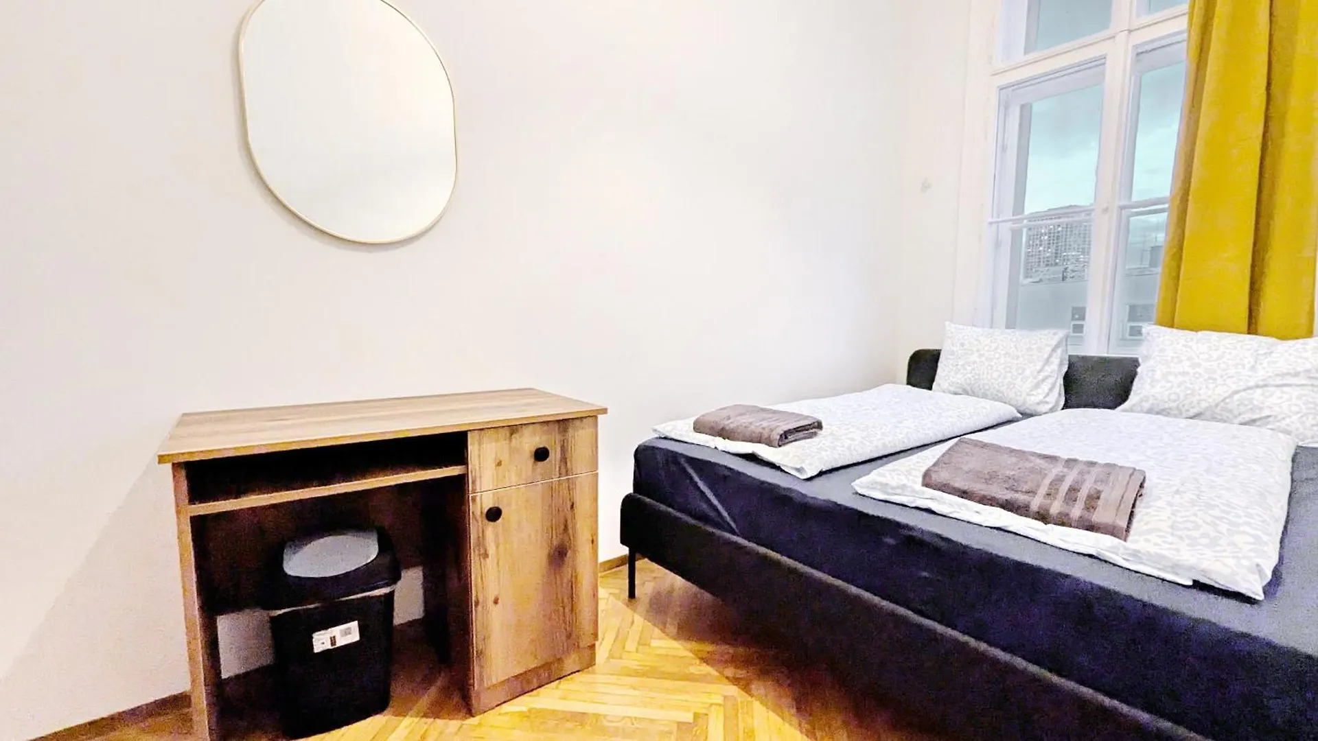 Spacious Rooms - 15 Min From Airport & City Center, 5 Min From Vienna Main-Bus Station Ez7 0*,  Áustria