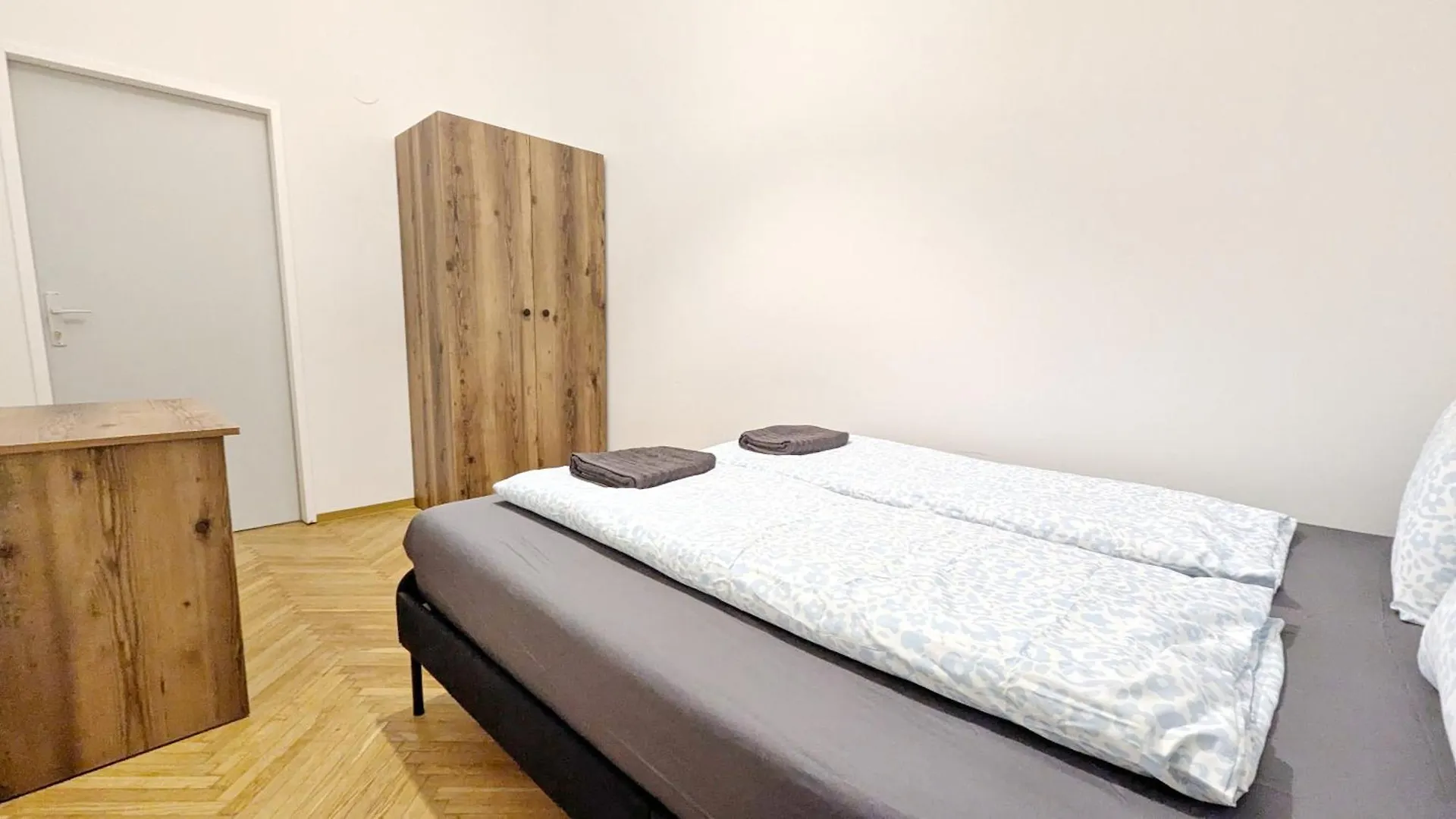 Spacious Rooms - 15 Min From Airport & City Center, 5 Min From Vienna Main-Bus Station Ez7 Quarto em Acomodações Particulares
