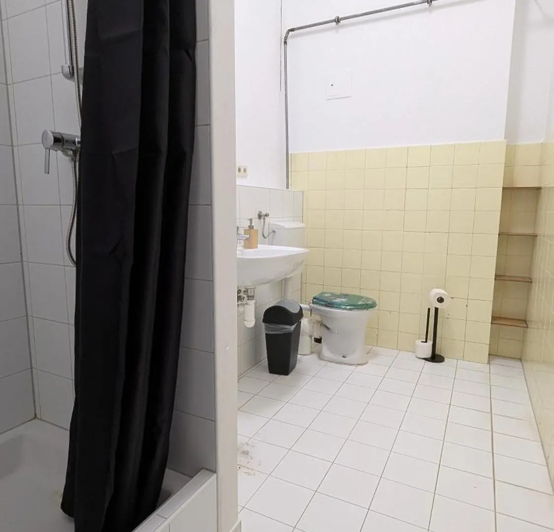Spacious Rooms - 15 Min From Airport & City Center, 5 Min From Vienna Main-Bus Station Ez7